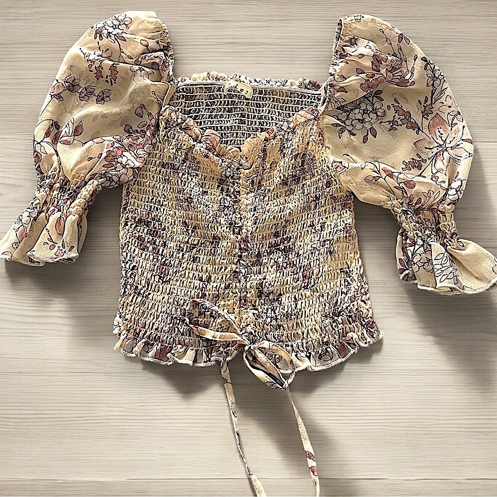 Small•Vintage Floral•Smocked•Crop Top• Blush J•Square Neck•Puff 3/4 Sleeves•